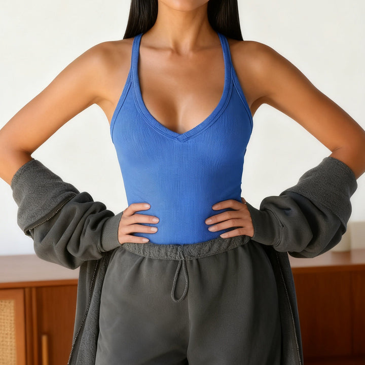 Damer Sporty Vest med dyp V-hals og justerbare stropper Skjora