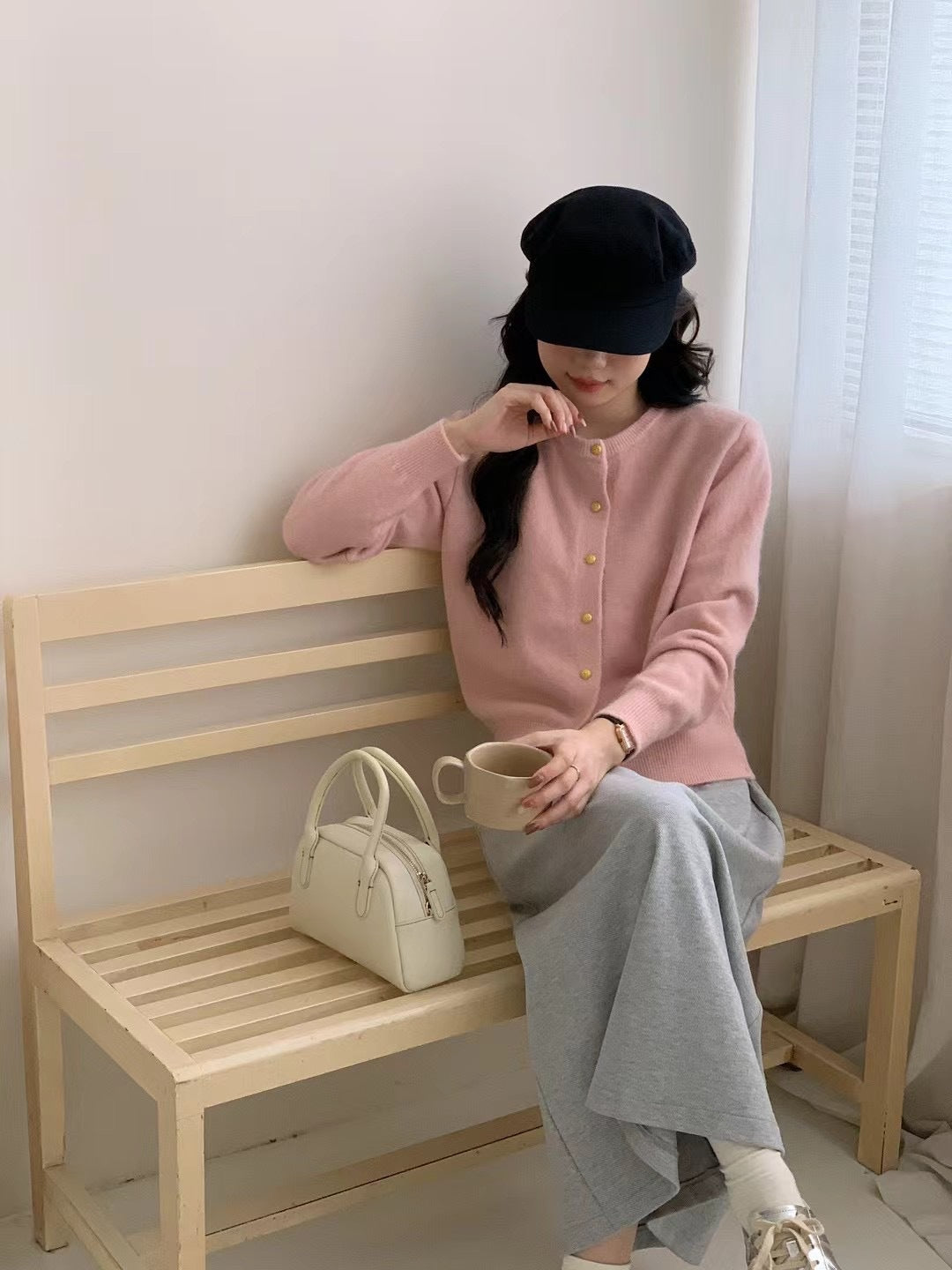 Kvinne cardigan med elegante knappdetaljer og mykt materiale Skjora