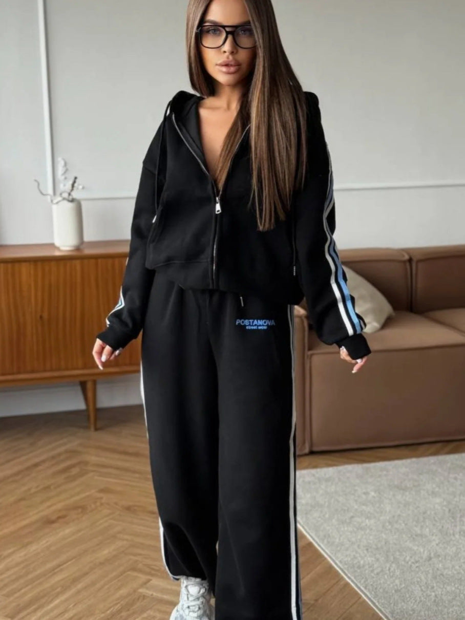 Kvinnenes sporty fritidssett med casual zip hettegenser og komfortable joggebukser Skjora