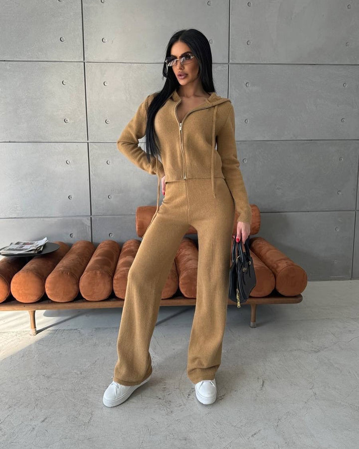 Kvinnelig Komfortabel Fleece Jumpsuit med Praktisk Hette og Glidelås Skjora