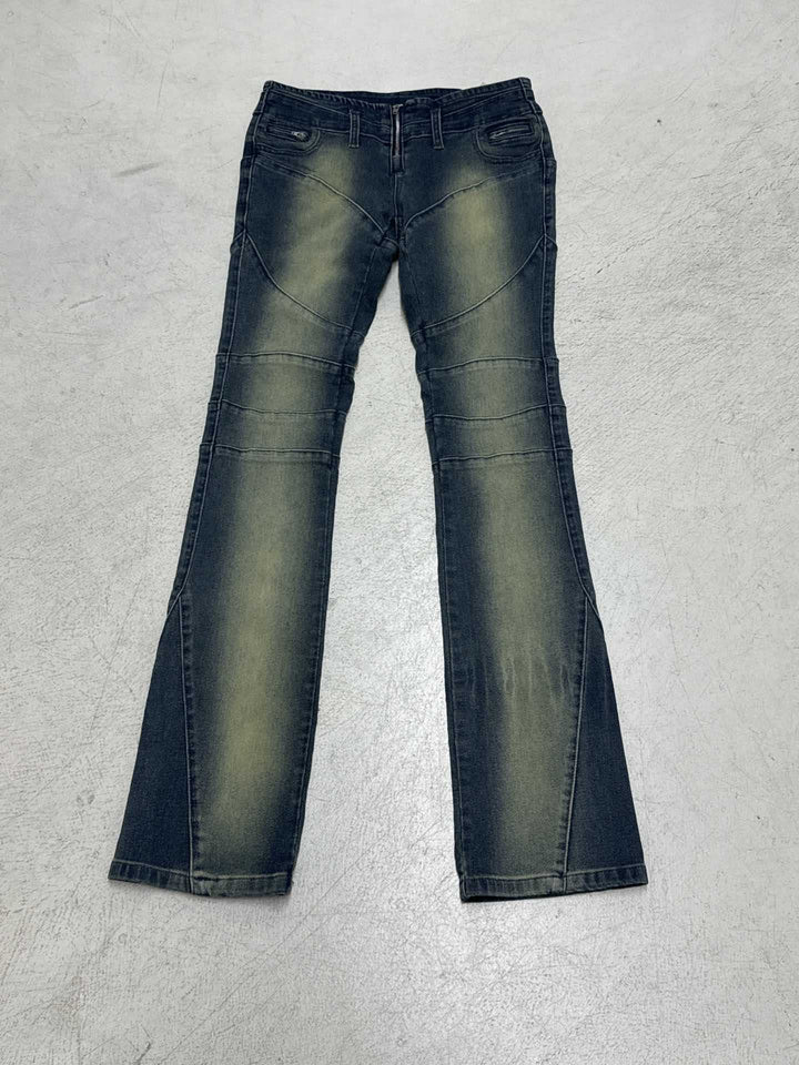 Dame Bootcut Jeans med moderne snitt og stilige slitte detaljer Skjora