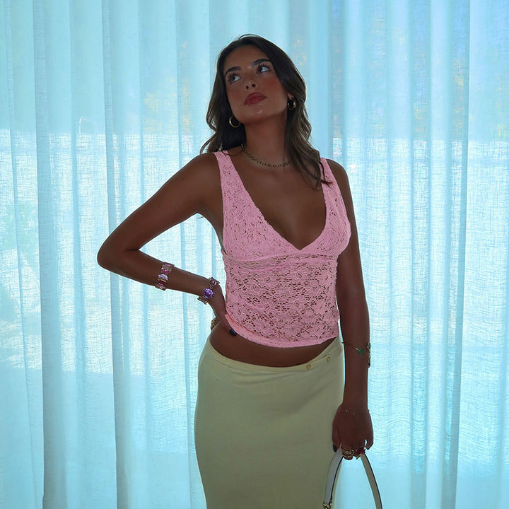 Dame spissede crop-top med dyp V-hals og volangdesign Skjora