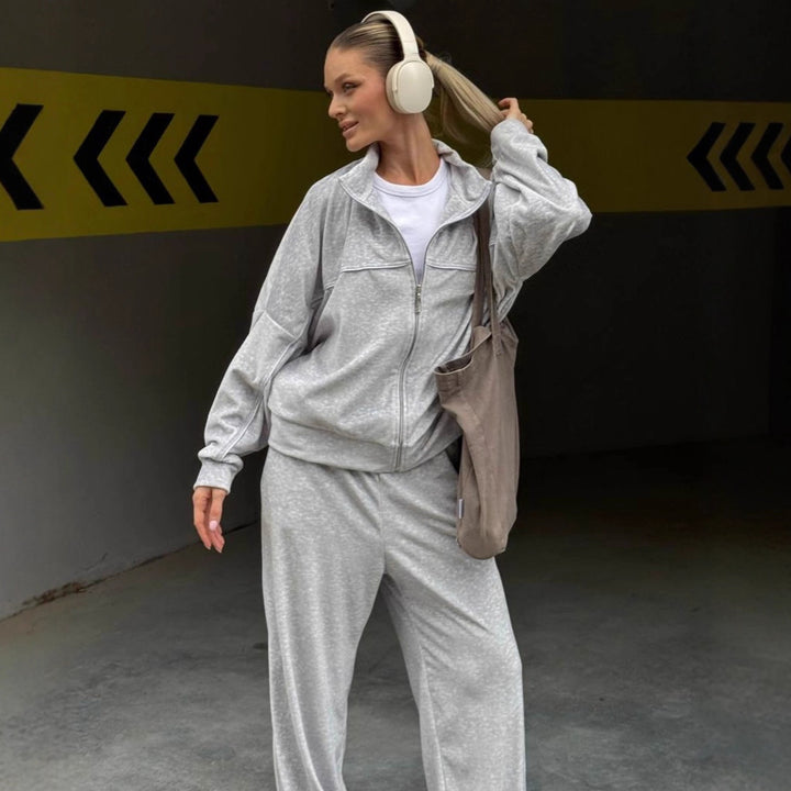 Kvinnelig sporty fritidssuite med avslappet snitt og elastisk midje