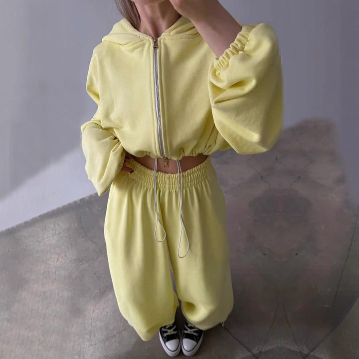 Dame stilige loungewear-sett med kortet hettegenser og bred skjæring Skjora