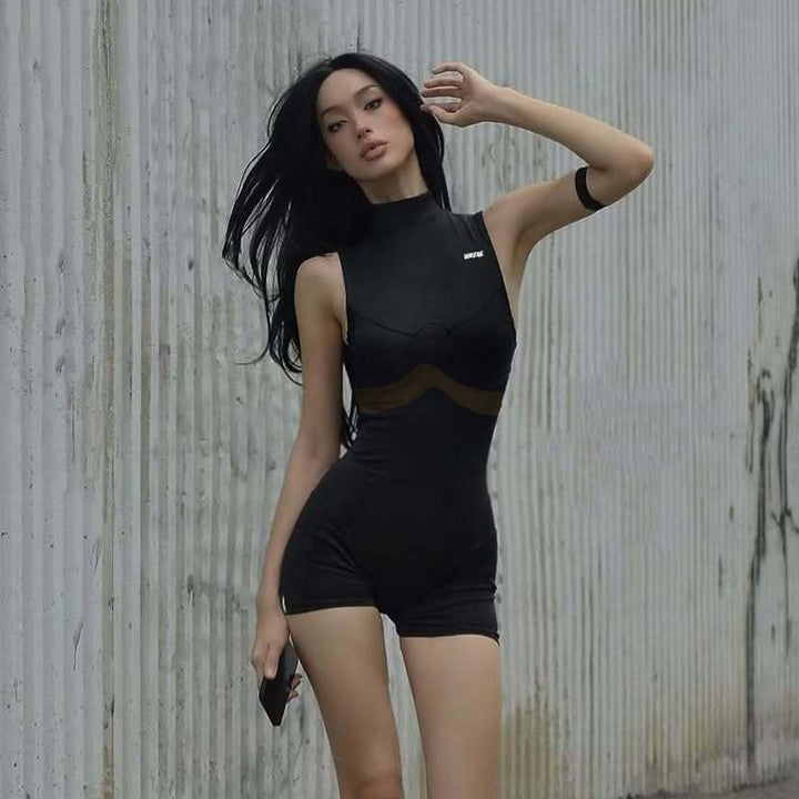 Dame Sporty badedrakt med moderne mesh-design Skjora