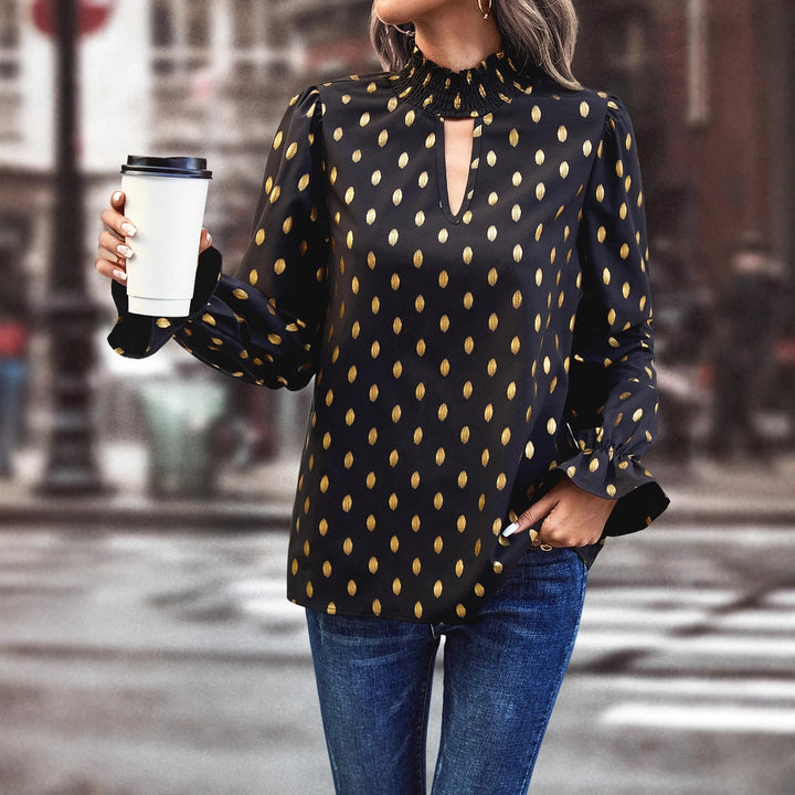 Dame elegant Bluse med moderne halsutskjæring og gyldne detaljer Skjora