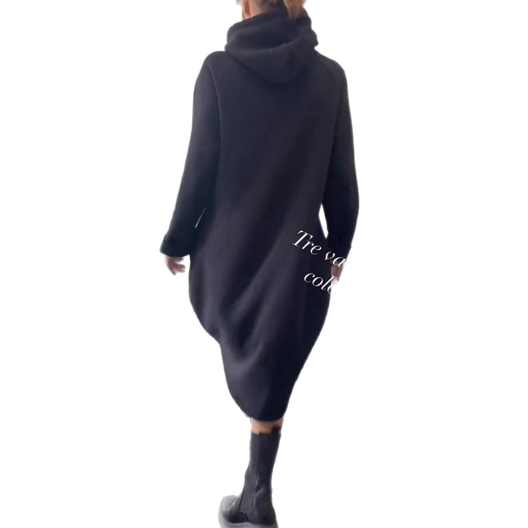 Dame hoodie kjole i en avslappet oversized stil med glitrende detaljer Skjora