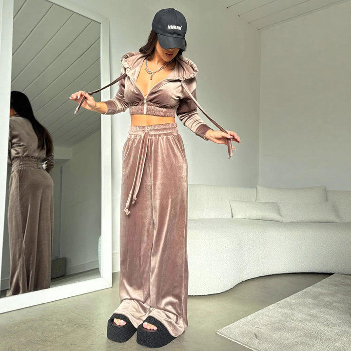 Kvinnens sporty velour hettegenser og skjørt drakt med hette og elastisk midje Skjora