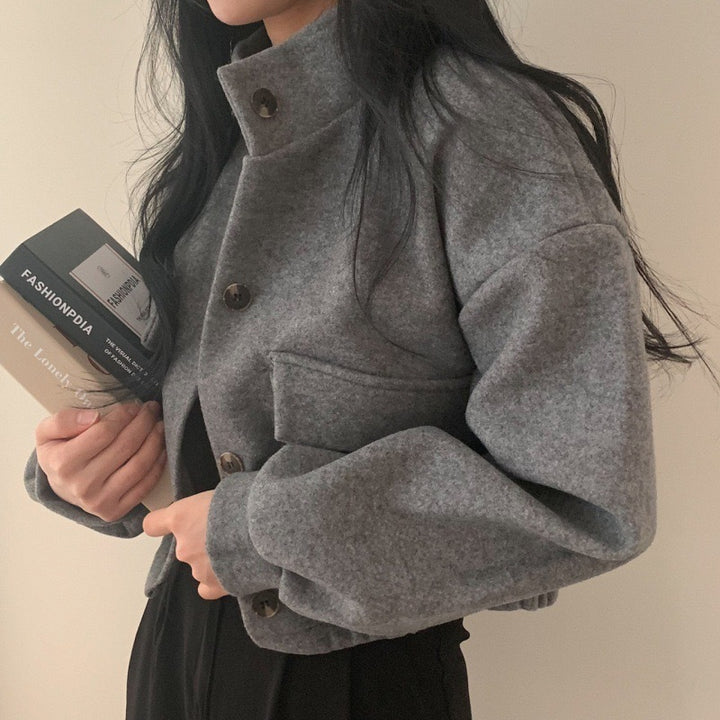 Damejakke laget av høykvalitets ullblanding med casual lommer og oversized snitt