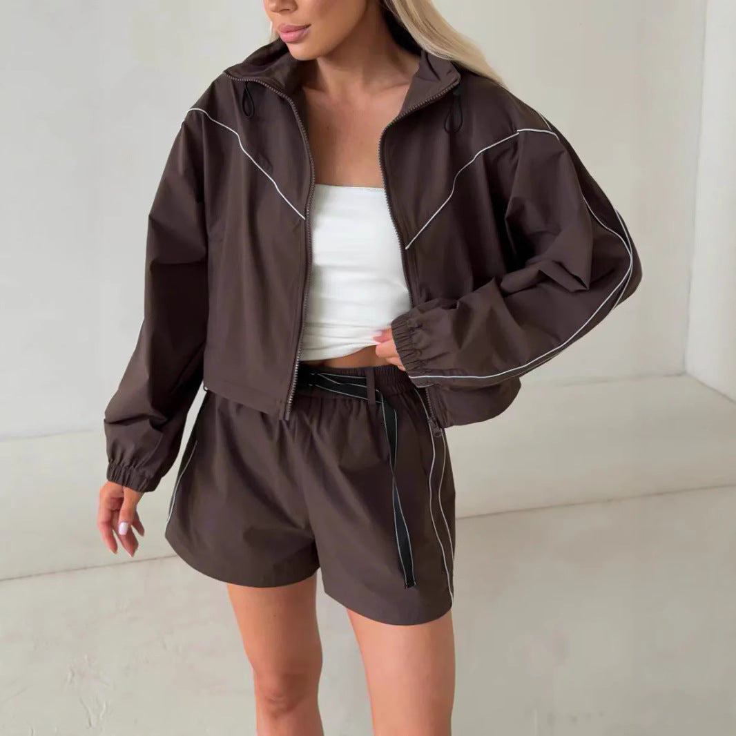 Kvinnelig sporty jakke med shorts i moderne utendørs stil Skjora