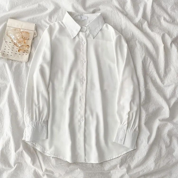 Kvinnens elegante bluse med voluminøse ermer Skjora
