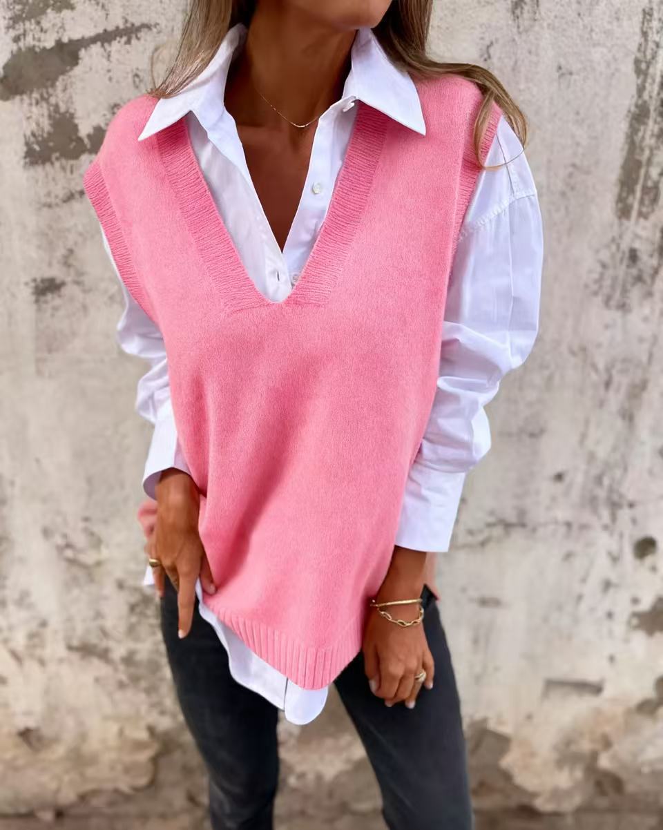 Damer elegant strikket vest med V-hals og fine ribbedetaljer Skjora