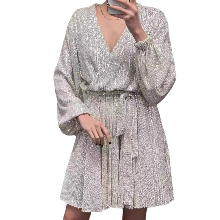 Kvinne Glitterende Mini Kjole med V-Hals og Elegante Puffermarmer Skjora