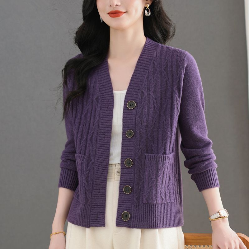 Dame cardigan med fint kabelmønster og praktiske lommer Skjora