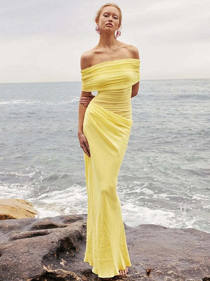 Damer Elegant omslagkjole med off-shoulder design og draperingseffekt Skjora
