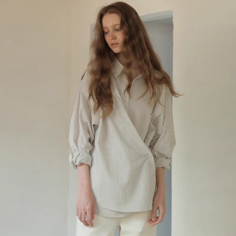 Kvinnes Asymmetrisk Skjorte Bluse med Elegant Innviklet Utseende Skjora