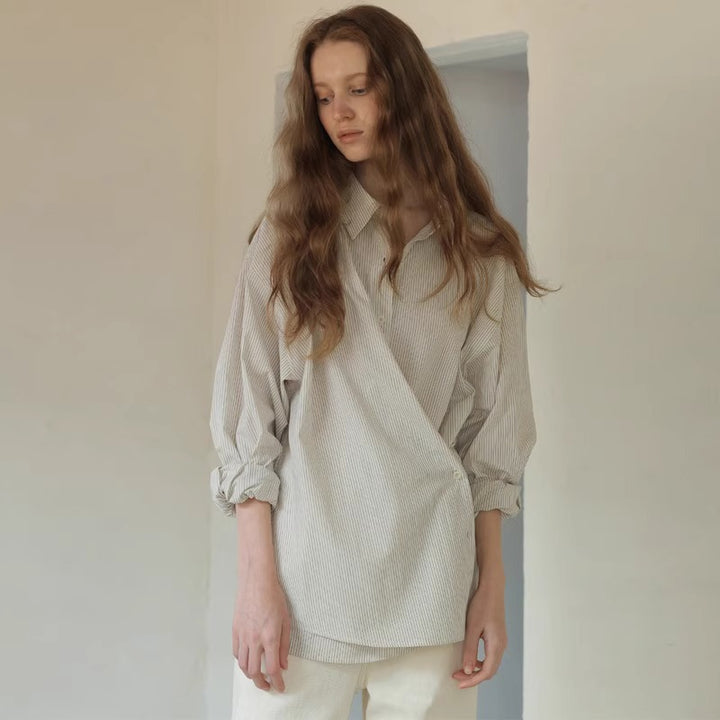 Kvinnes Asymmetrisk Skjorte Bluse med Elegant Innviklet Utseende Skjora