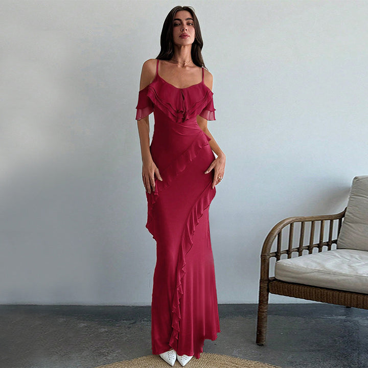 Kvinnes elegant maxi kjole med asymmetrisk volangdesign