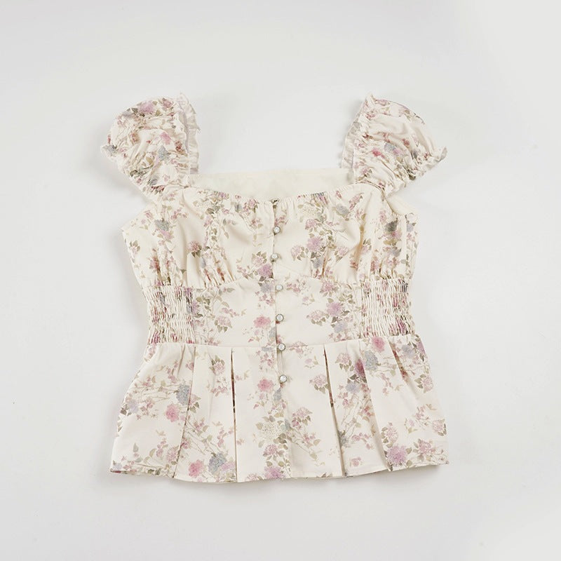 Damebluse med blomsterdesign og volanger