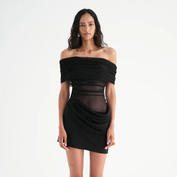 Damer Off-Shoulder Minikjole med volangdetaljer og figurskapende drapering Skjora