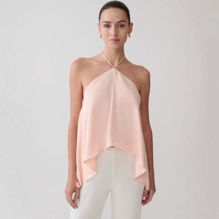 Dame Halter-Topp laget av flytende chiffon med asymmetrisk hem Skjora