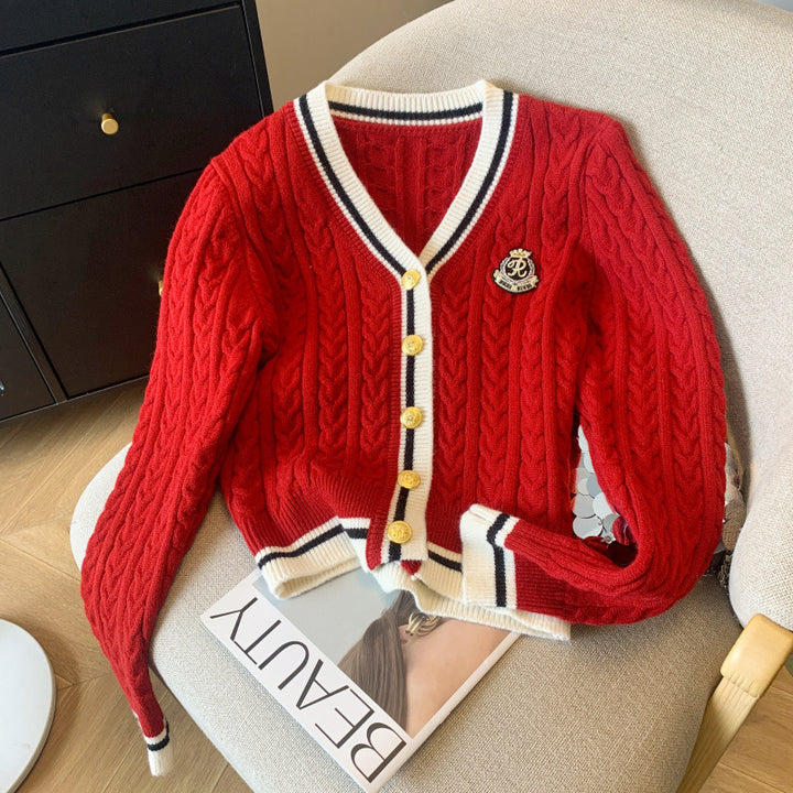 Dame chunky strikkegenser med dekorative knapper og sporty stripemønster Skjora