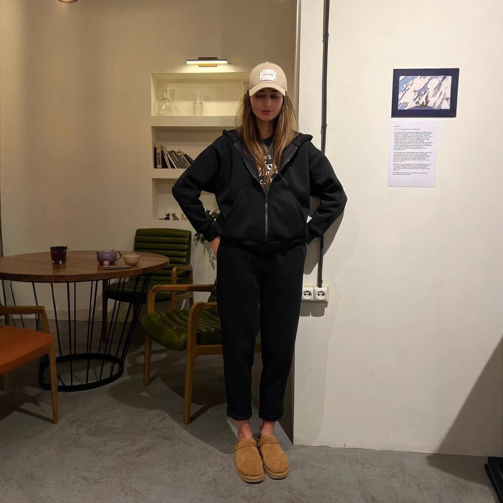 Kvinners avslappede fleece joggedress med hette og komfortable mansjetter Skjora