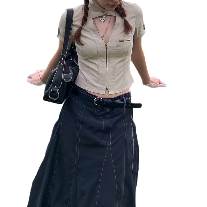 Women's fashionable short jacket with a structured cut and practical breast pockets Skjora
