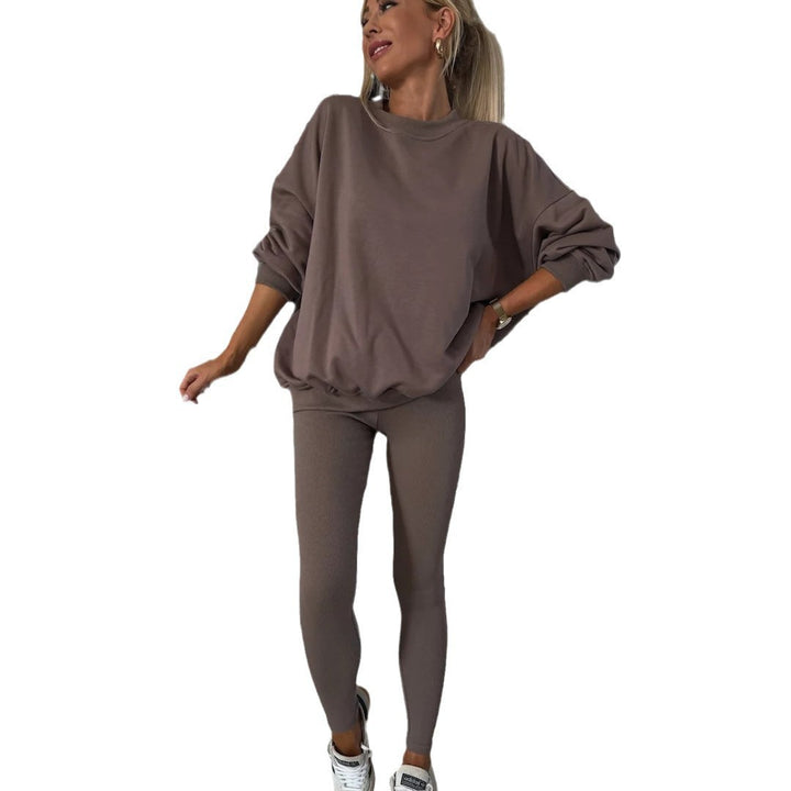 Kvinnes avslappet genser og avslappede leggings Skjora