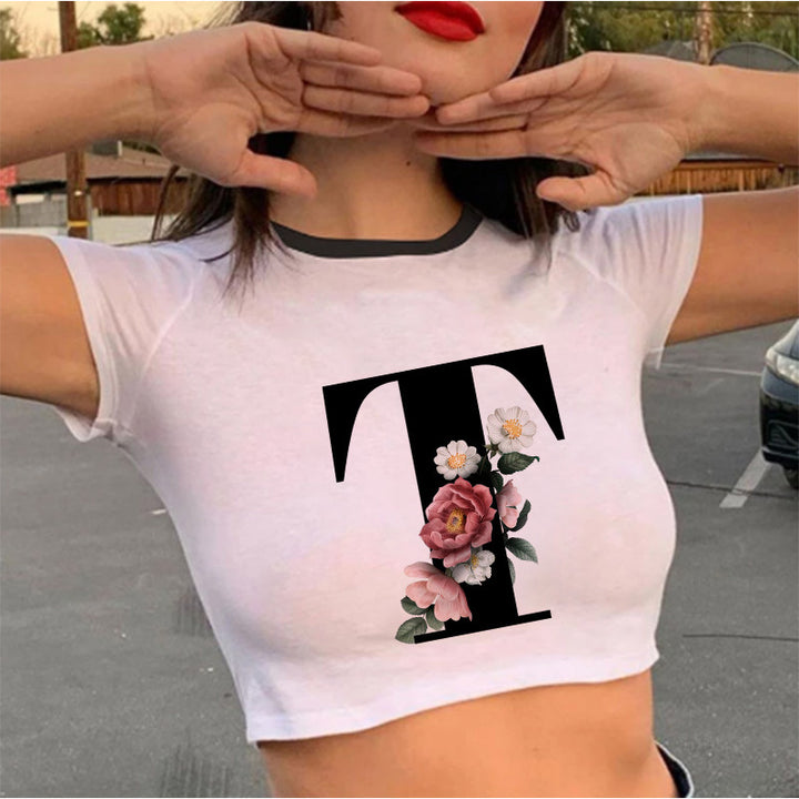 Dame cropped T-skjorte med blomstrede initialdesign Skjora