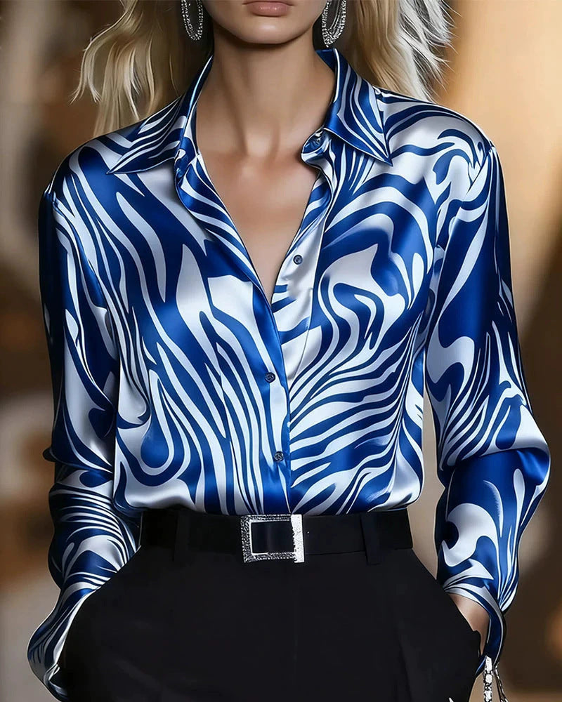 Dame silke-bluse med moderne bølgemønster Skjora