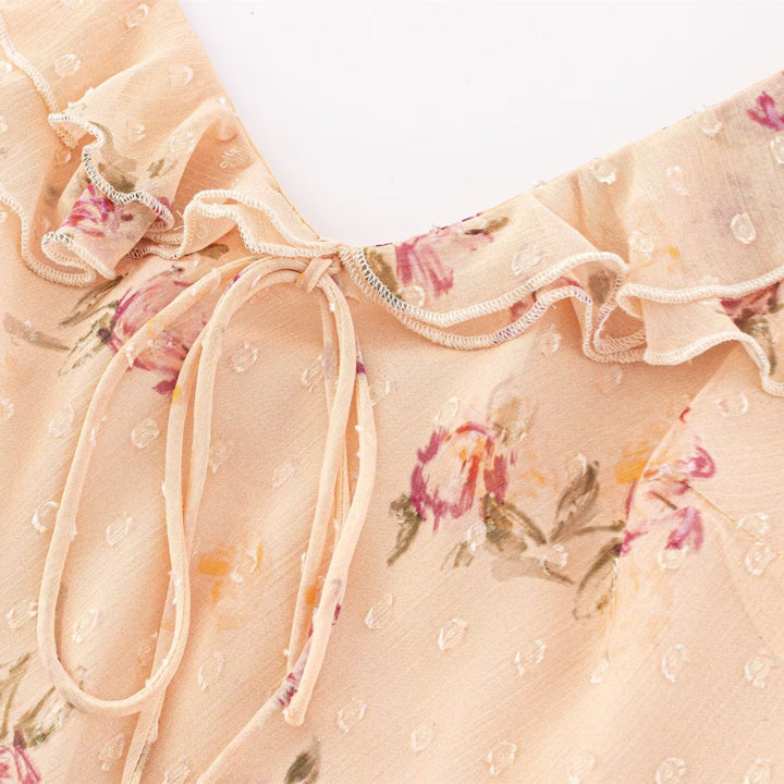 Dame Maxikjole med blomsterdesign og elegante volanger detaljer Skjora