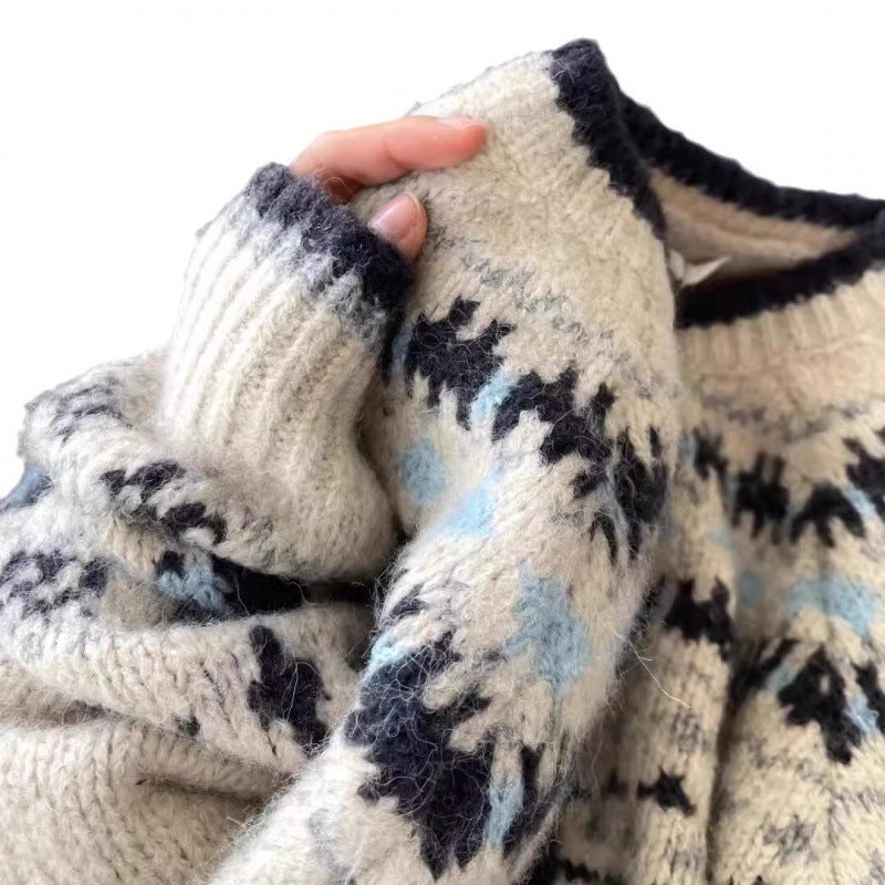 Kvinnens cardigan med tradisjonelt norsk mønster og høykvalitets knapper Skjora