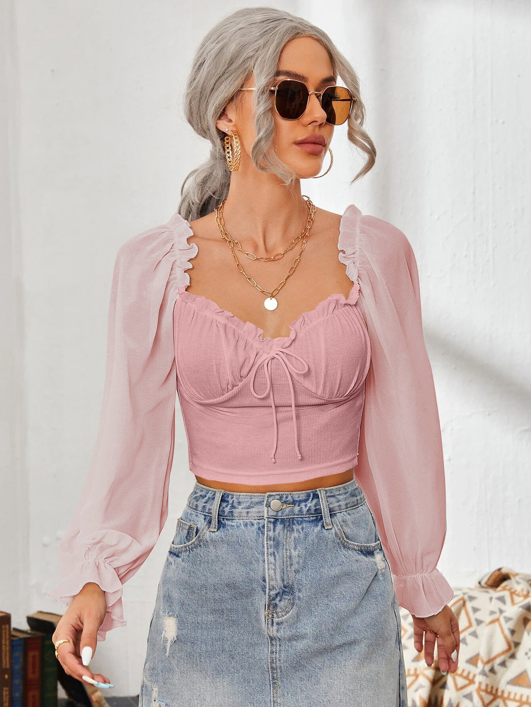 Dame Cropped-bluse med volanger og elegante puff-ermer Skjora