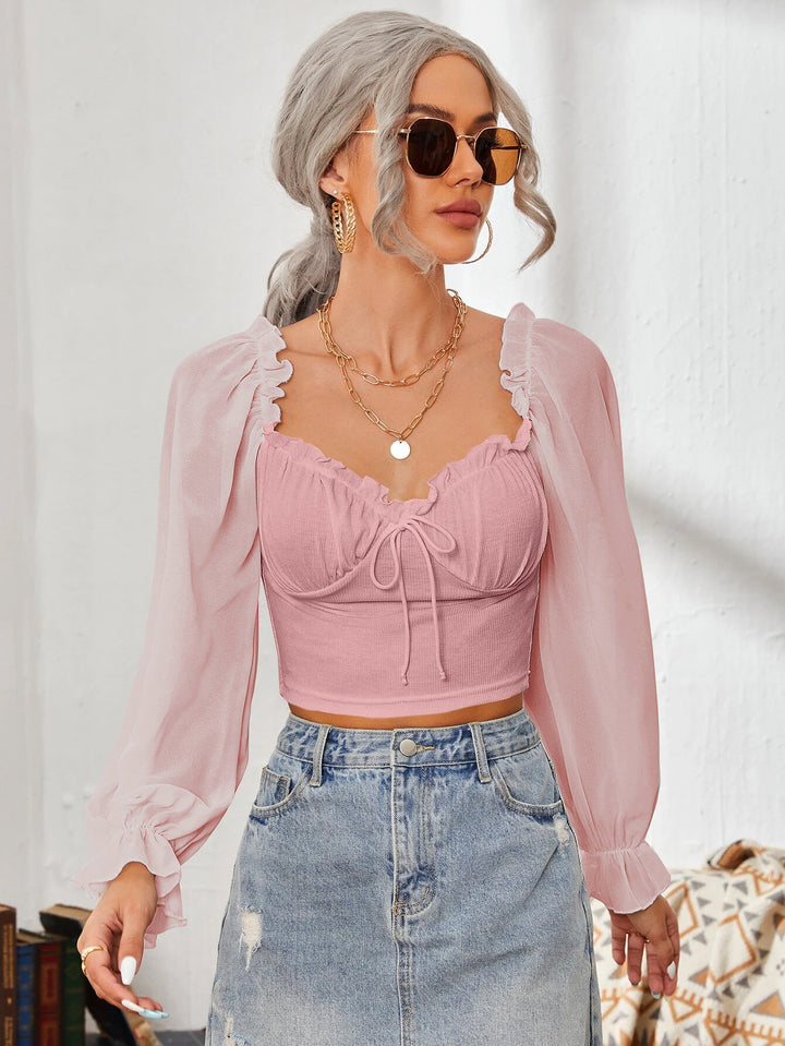 Dame Cropped-bluse med volanger og elegante puff-ermer Skjora