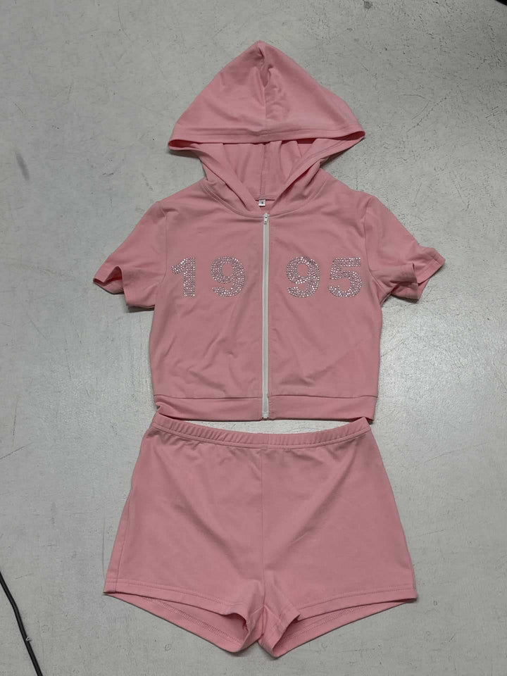 Dame sporty todelt sett med hettegenser og korte shorts Skjora