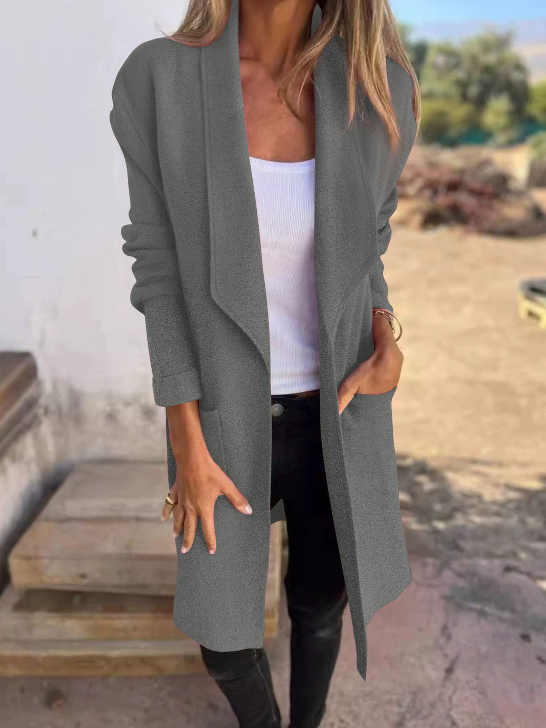 Women's casual oversized jacket with side pockets and an open collar Skjora