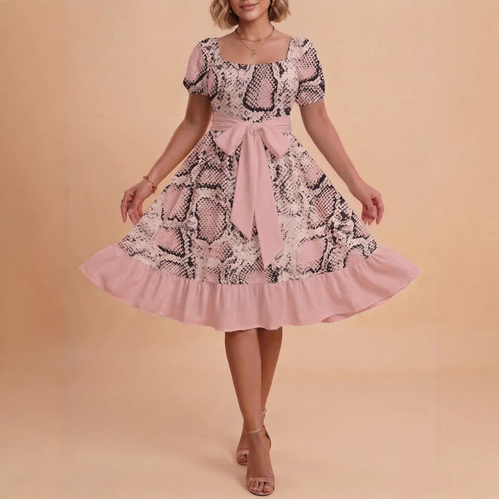 Damen schickes Glitzerkleid mit tailliertem Schnitt und Rüschensaum Skjora