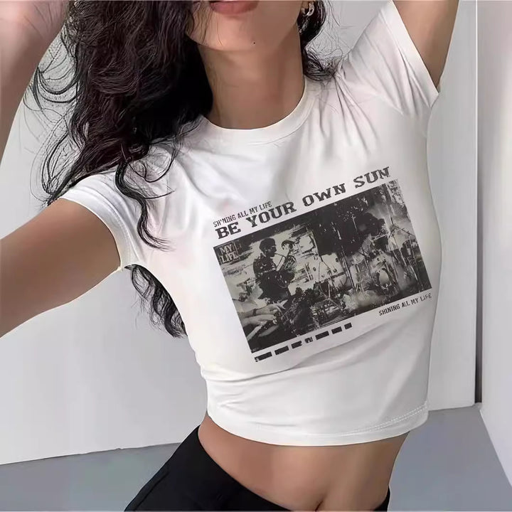 Dame Crop-T-skjorte med inspirerende tekst og stjernedesign Skjora