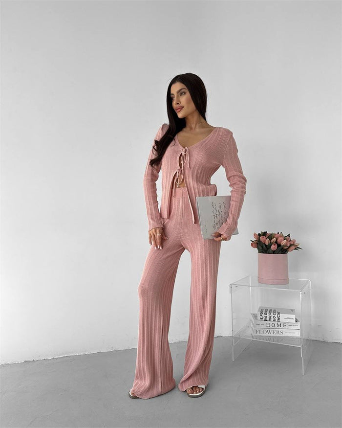 Kvinnens elegante strikkeensemble med avslappet halslinje Skjora