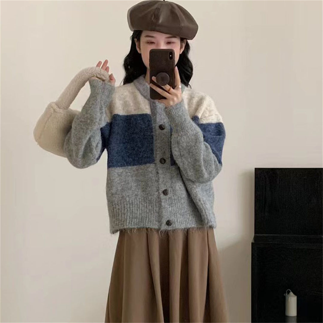 Women's Cozy Knitted Cardigan with Button Closure and Contrasting Color Stripes Skjora