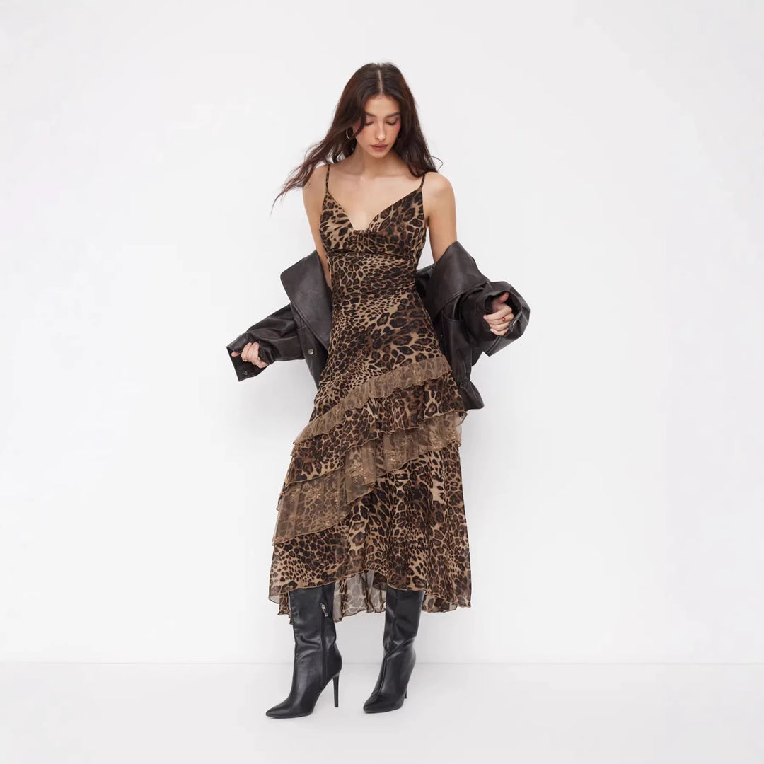 Dame elegant midi dress med asymmetrisk volang og dyreprint Skjora
