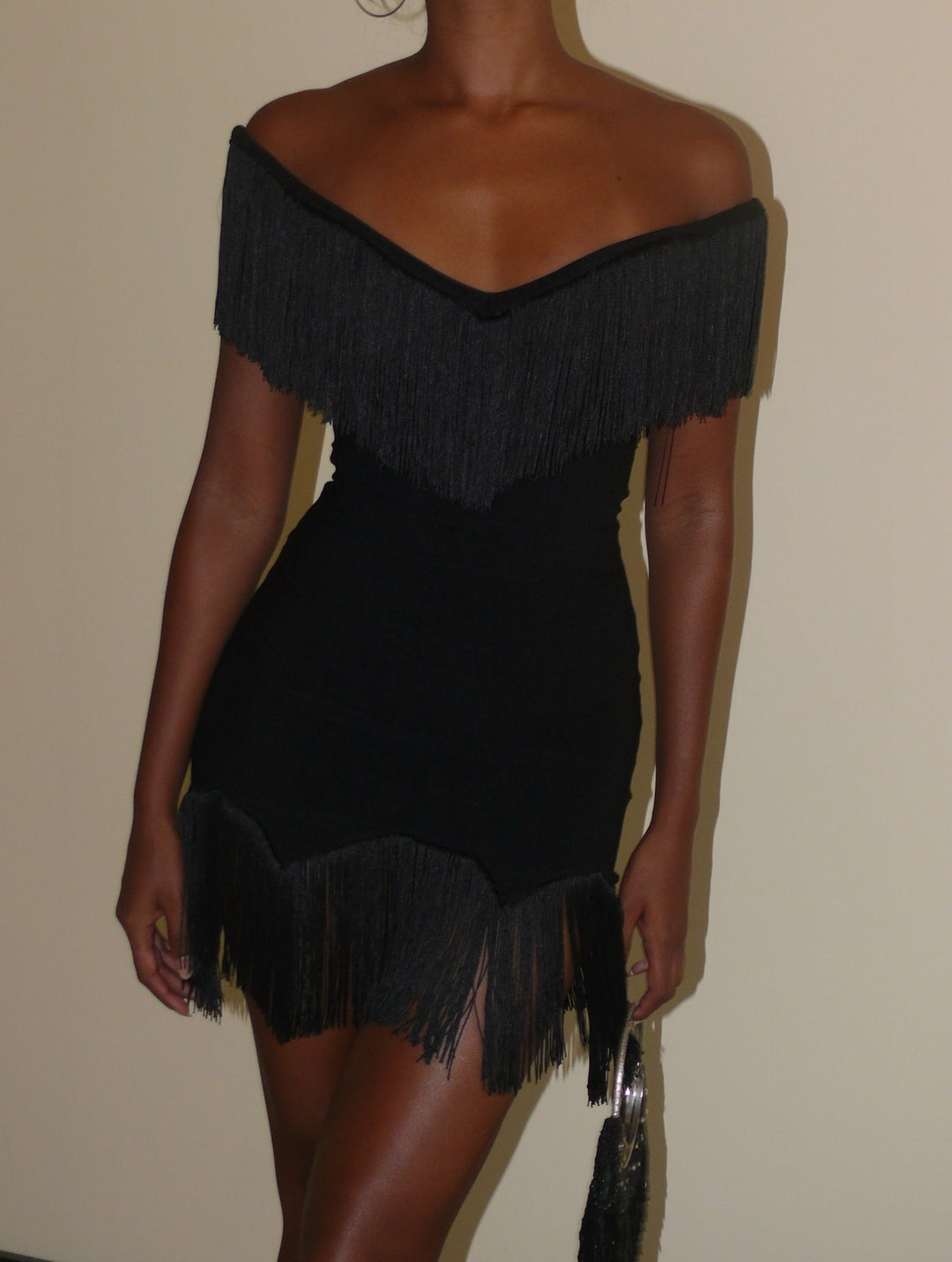 Dame Top med frynsete detalj og off-shoulder-design Skjora