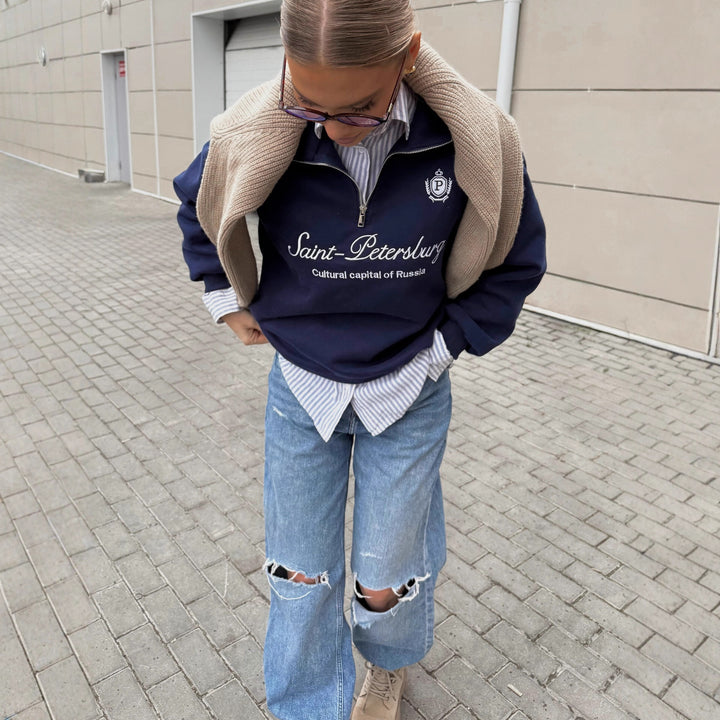 Dame sweatshirt med høy krage og trendy logo print Skjora