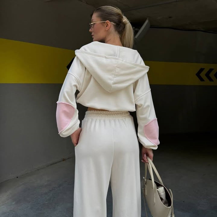Kvinnors sportiga fritidsset med högskuren kort topp och eleganta sweatpants Skjora
