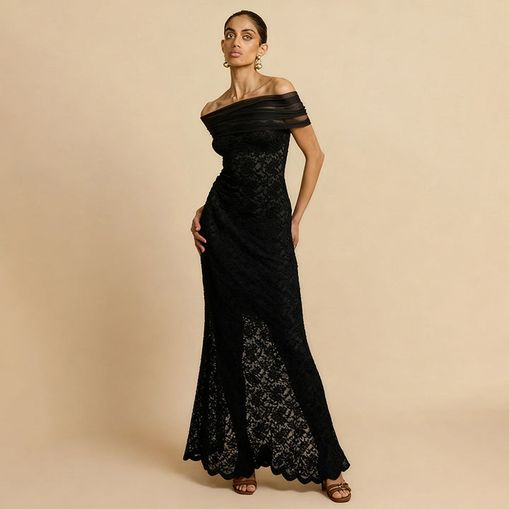 Dame blonde maxikjole med off-shoulder design og elegant draperingseffekt Skjora