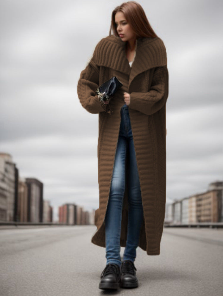 Women's chunky knitted coat with wide-cut sleeves and modern design Skjora