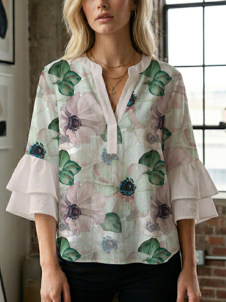 Damebluse med voluminøse ermer og blomsterdesign Skjora