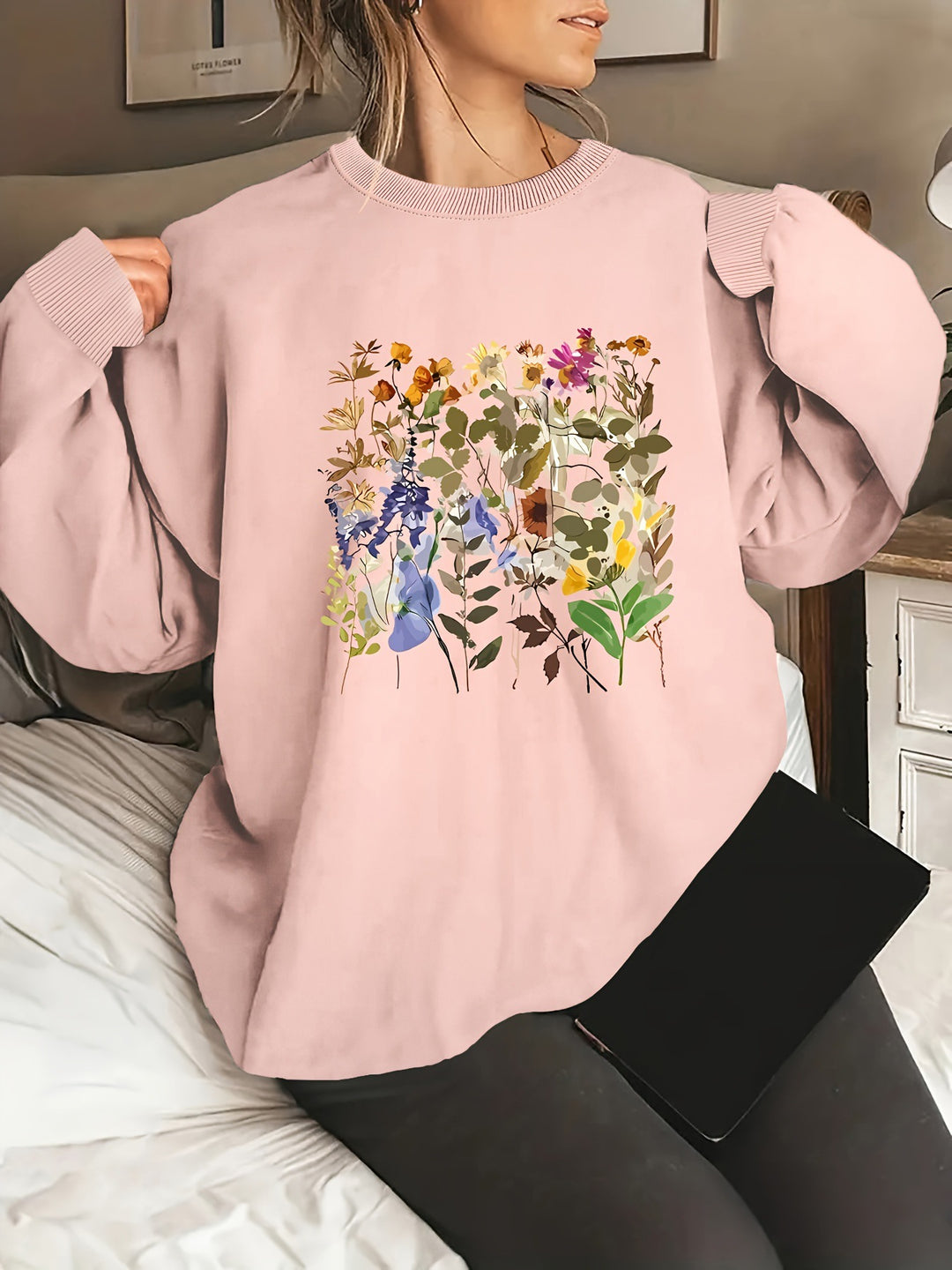 Dame sweatshirt med blomsterdesign og komfortabel passform Skjora