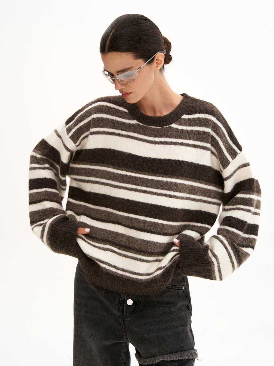 Kvinnes oversized stripete genser laget av mykt materiale Skjora
